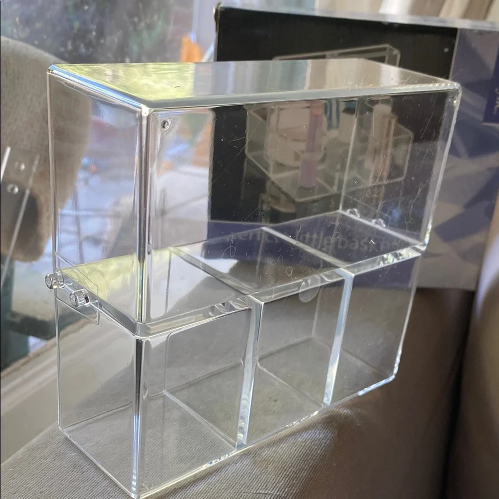 BNIB Clear Acrylic Basket Organizer